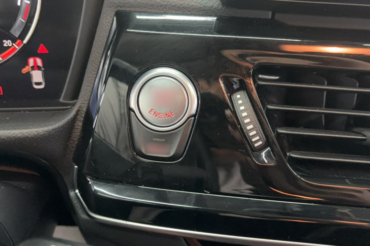 宝马1系 2023款 120i M运动版中控内饰7004