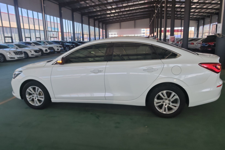 长安 逸动 2019款 高能版 1.6L GDI 手动先锋型 国VI车身外观4