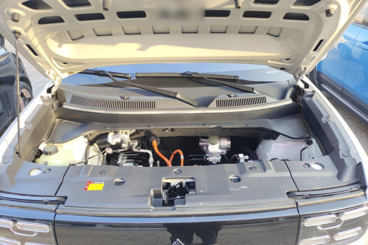 宝骏悦也Plus 2024款 智尊版 4座机舱底盘24