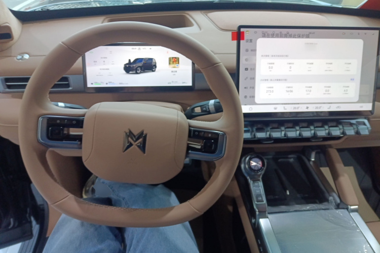 猛士M817 2025款 Max中控内饰7002
