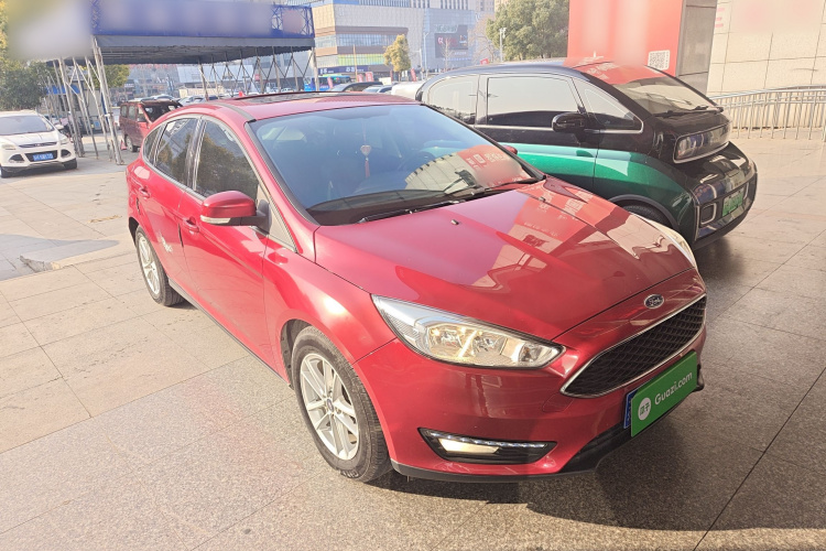 福特 福克斯 2017款 两厢 1.6L 自动风尚型智行版车身外观3