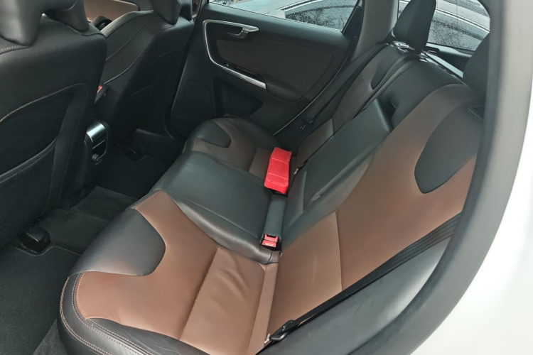 沃尔沃XC60 2017款 T5 AWD 智远版中控内饰21