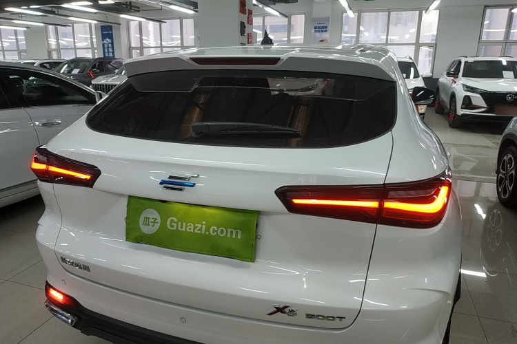 长安欧尚X5 2021款 改款 1.5T DCT豪华型车身外观6