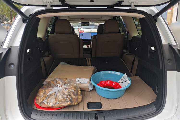 理想汽车 理想i8 2025款 标准版中控内饰23