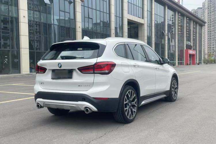 宝马X1 2020款 xDrive25Li 尊享型车身外观6005