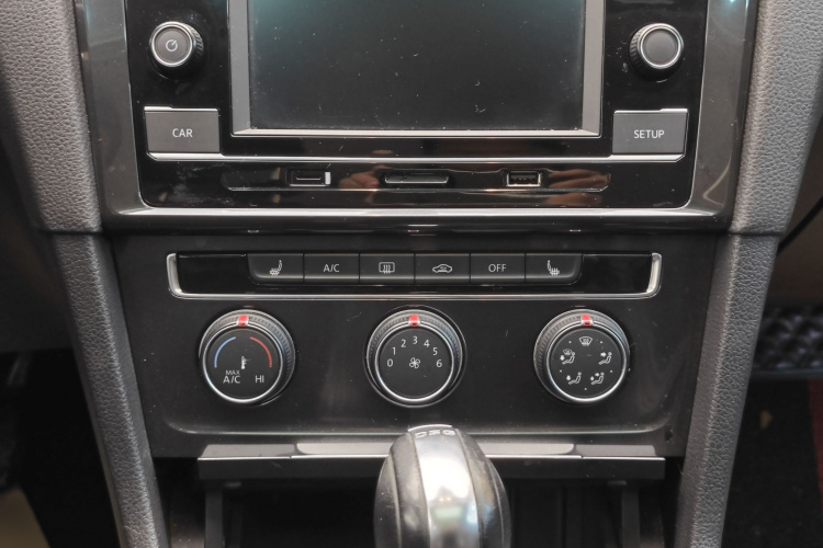 大众 高尔夫 2018款  230TSI 自动豪华型中控内饰7009