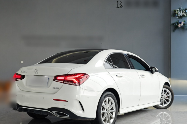 奔驰A级 2022款 改款 A 200 L 运动轿车时尚型车身外观6004