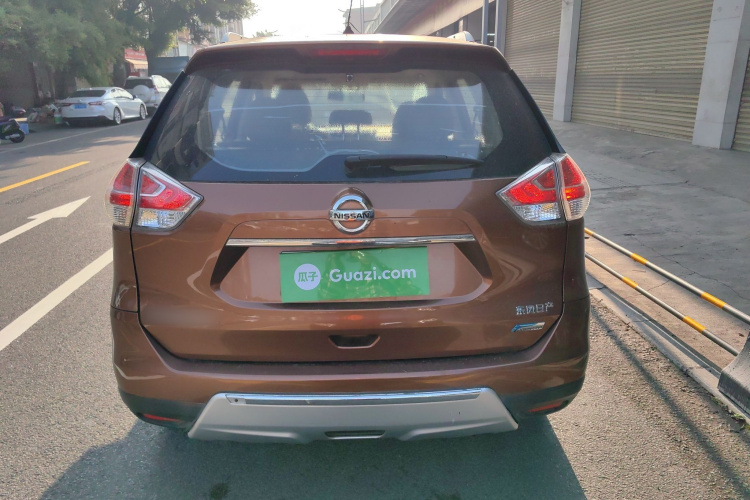 日产 奇骏 2015款 2.0L CVT舒适MAX版 2WD车身外观6