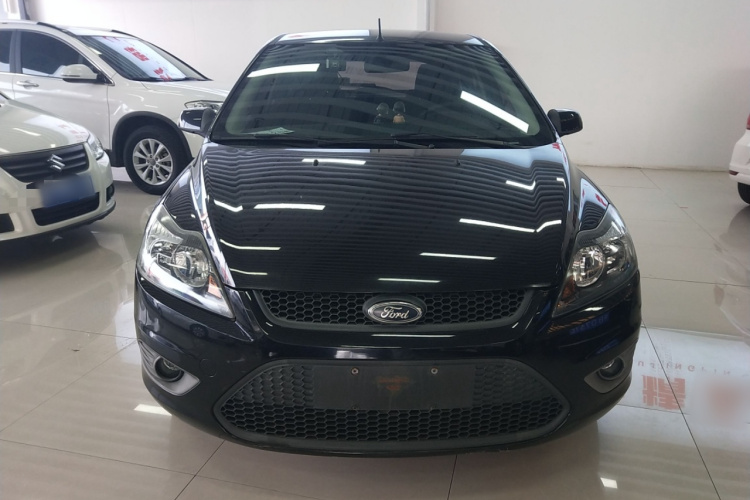 福特 福克斯 2013款 两厢经典 1.8L 手动基本型车身外观2