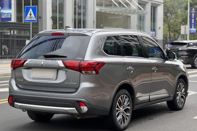 三菱 欧蓝德 2018款 2.4L 四驱精英版 5座车身外观6005