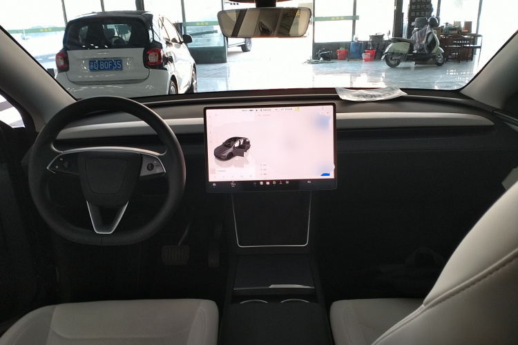 特斯拉 Model Y 2025款 长续航全轮驱动版中控内饰12