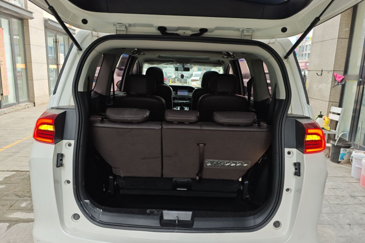 广汽传祺 传祺M6 2019款 270T 自动豪华版（七座）国V机舱底盘23