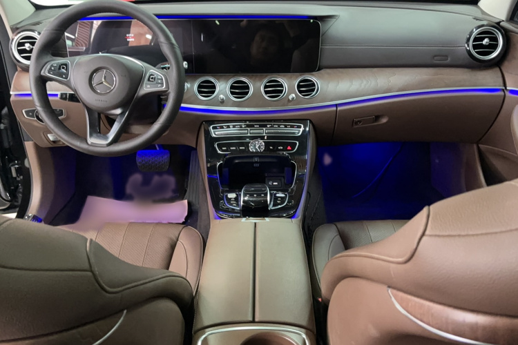 奔驰E级 2017款 E 300 L 豪华型中控内饰7004