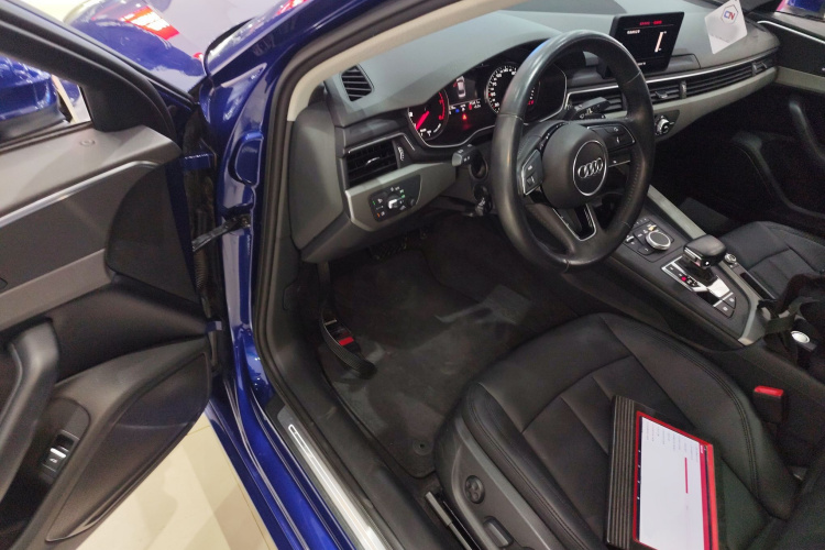 奥迪A4L 2019款 40 TFSI 进取型 国VI中控内饰20