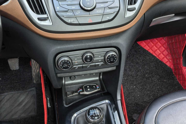 东南DX7 2015款 1.5T 手动尊贵型局部细节18