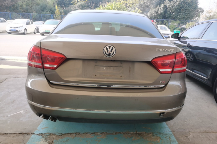 大众 帕萨特 2014款 1.8TSI DSG御尊版车身外观6
