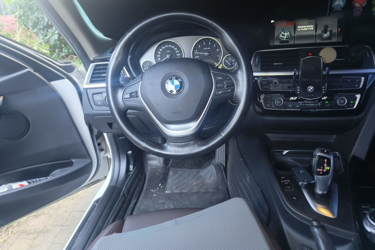 宝马3系 2019款 320Li 时尚型中控内饰13