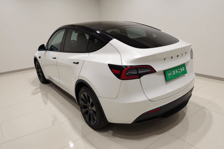 特斯拉 Model Y 2022款 长续航全轮驱动版车身外观5
