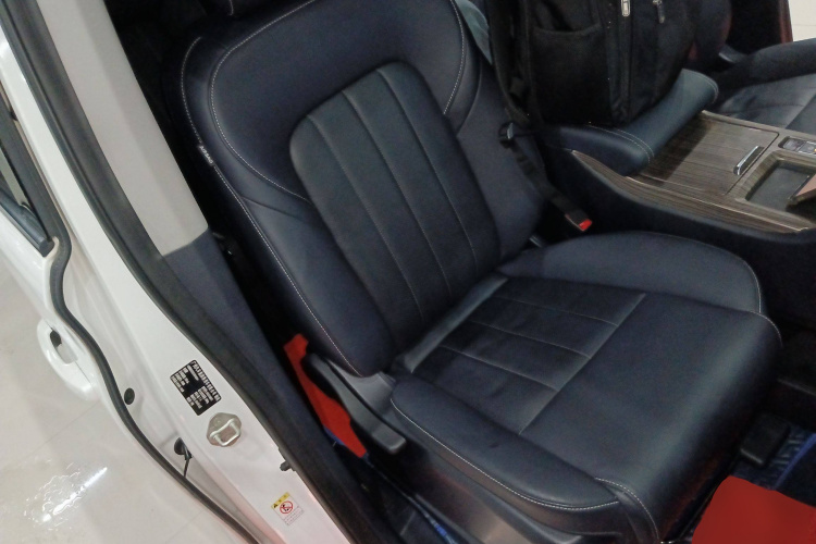 广汽传祺 传祺M8 2018款 320T 尊享版局部细节41