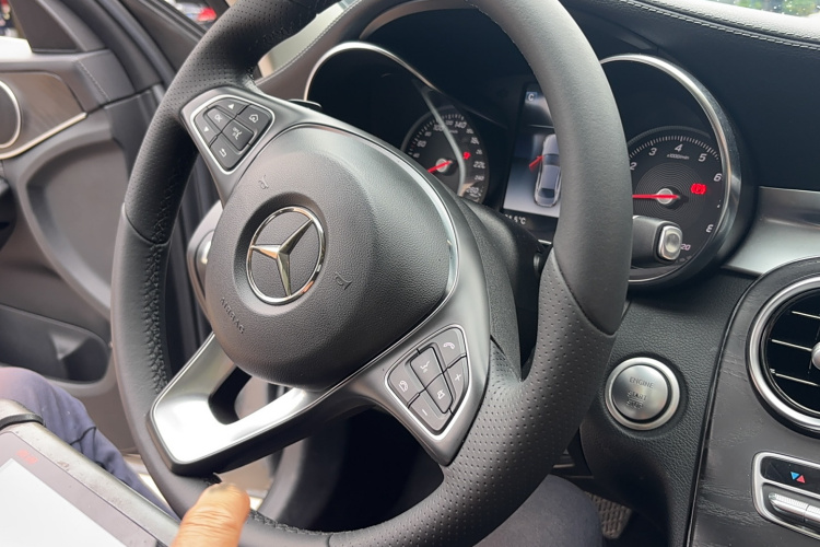 奔驰C级 2018款 C 200 L 运动版局部细节13