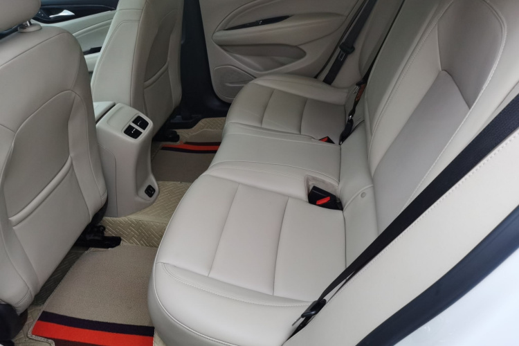 别克 君威 2020款 552T 精英型中控内饰21