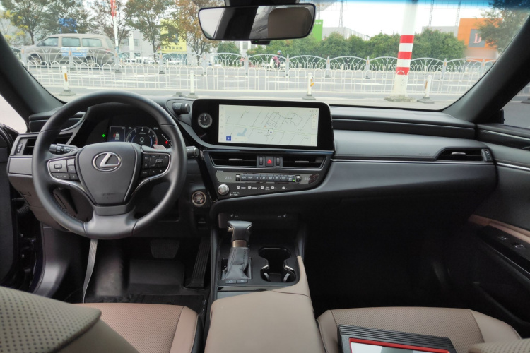 雷克萨斯ES 2022款 200 卓越版中控内饰12