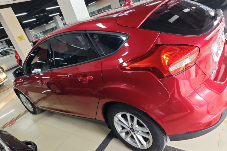 福特 福克斯 2017款 两厢 1.6L 自动风尚型智行版车身外观6003