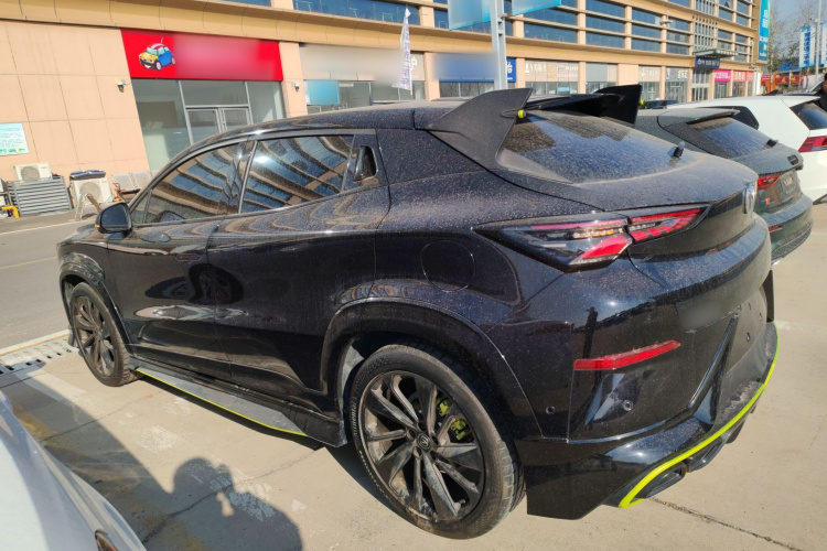 长安UNI-T 2022款 1.5T 运动版 旗舰型车身外观6003