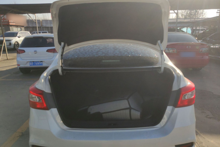 日产 轩逸 2019款 1.6XV CVT智联尊享版 国VI机舱底盘23