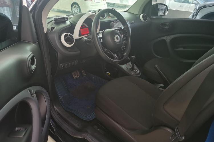 smart fortwo 2018款 1.0L 52千瓦硬顶灵动版 国V中控内饰7005