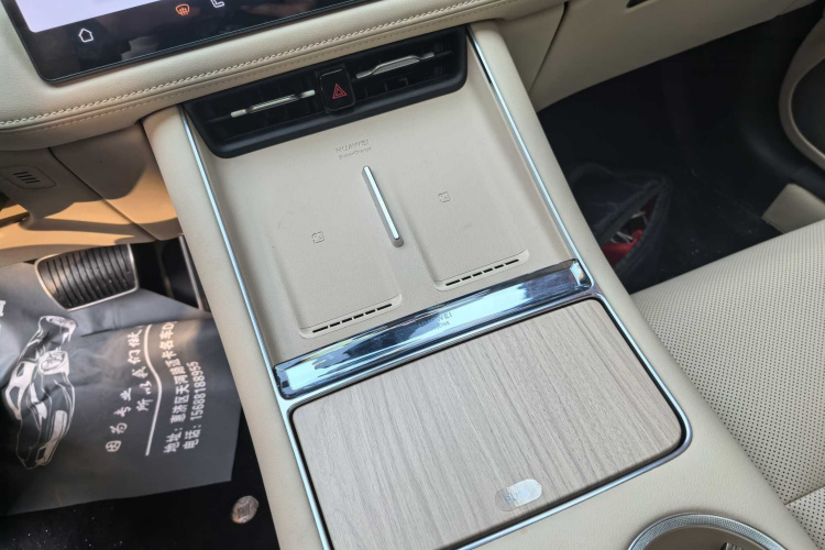 鸿蒙智行 问界M5 2025款 增程 Ultra 后驱版中控内饰7007