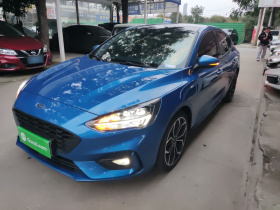 福特 福克斯 2020款 三厢 EcoBoost 180 自动ST Line