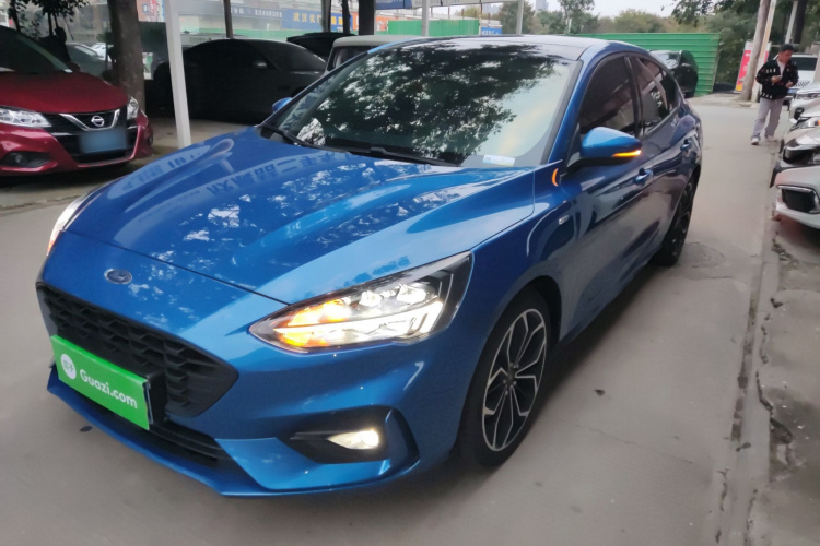 福特 福克斯 2020款 三厢 EcoBoost 180 自动ST Line车身外观1