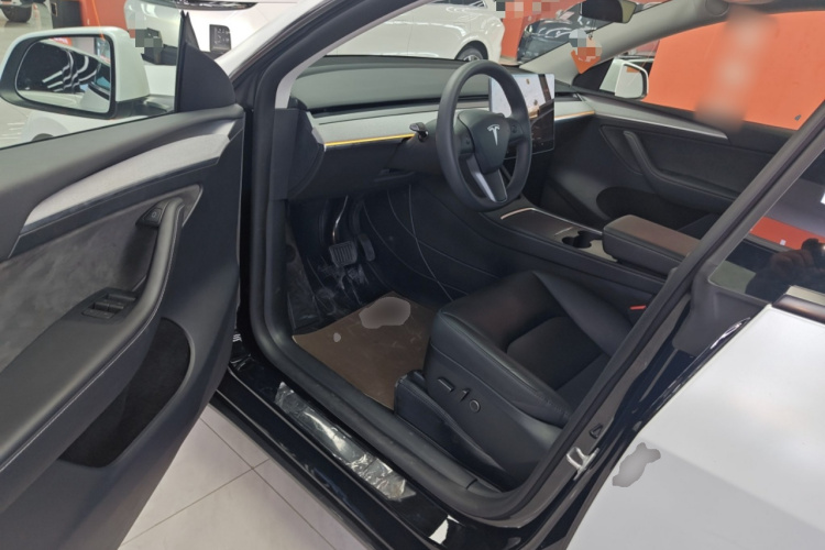 特斯拉 Model Y 2024款 后轮驱动版中控内饰7003