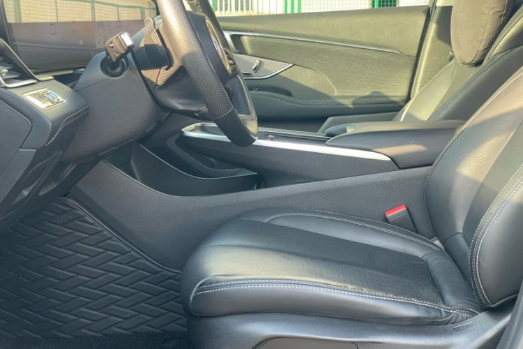 别克 君越 2023款 28T 越尊版中控内饰7004