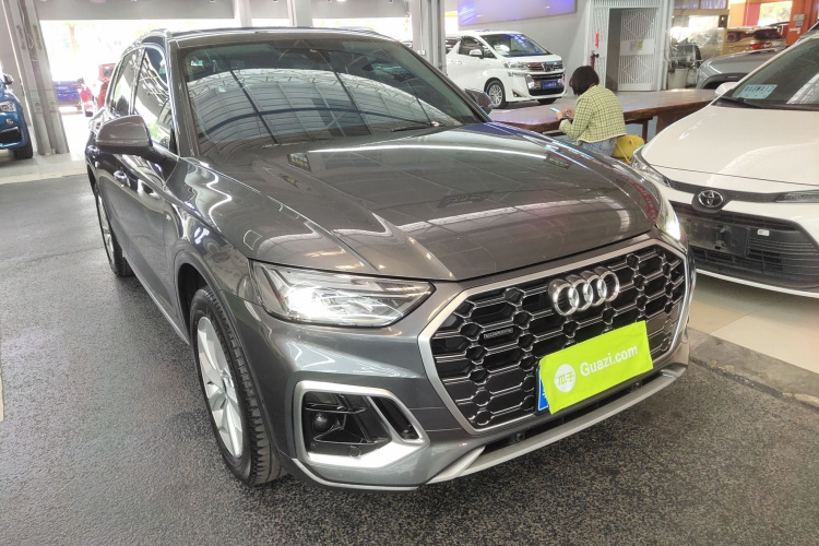 奥迪Q5L 2022款 改款 40T 豪华动感型车身外观3