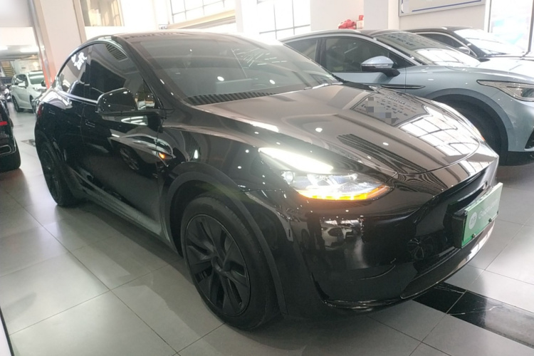 特斯拉 Model Y 2023款 后轮驱动版车身外观3