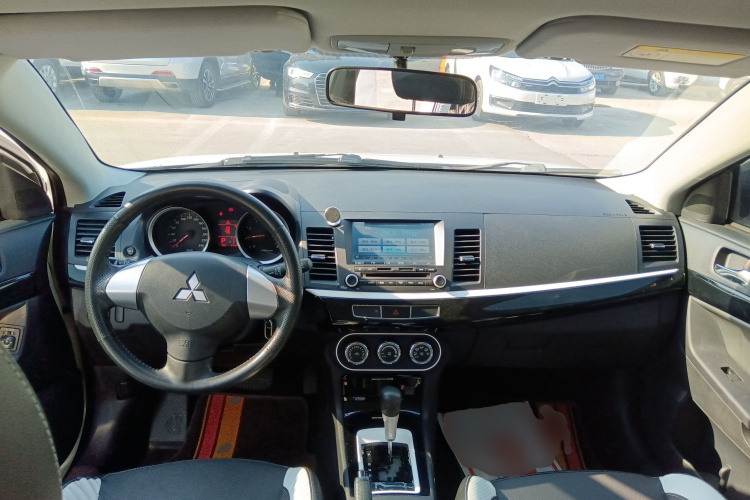 三菱 翼神 2016款 1.8L CVT黑白复刻版中控内饰12