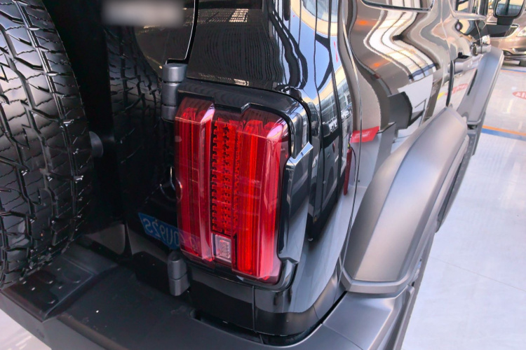 坦克300 2021款 越野版 2.0T 挑战者车身外观9