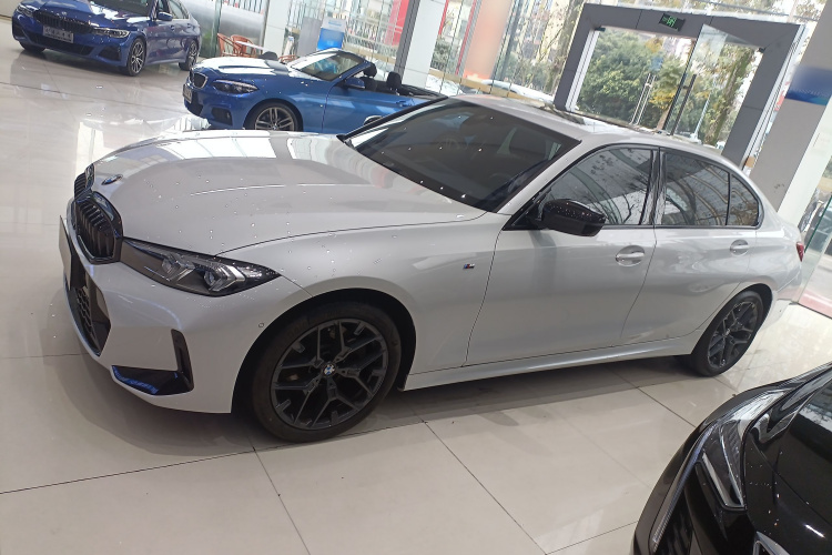 宝马3系 2025款 330Li M运动曜夜套装车身外观4