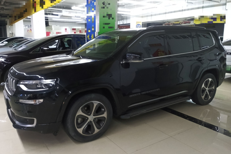 Jeep 大指挥官PHEV 2020款 2.0T 插电混动领先版车身外观4