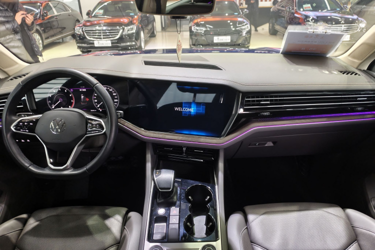 大众 途锐 2021款 3.0TSI 锐享版 经典运动套装中控内饰7001