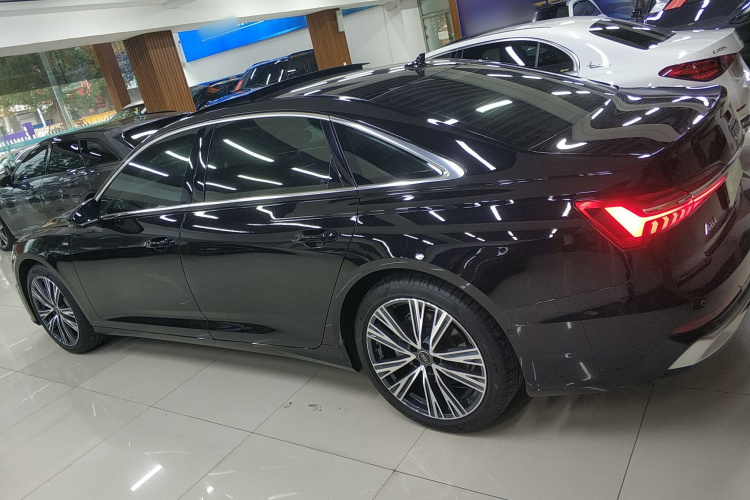 奥迪A6L 2023款 55 TFSI quattro 尊享动感型车身外观4