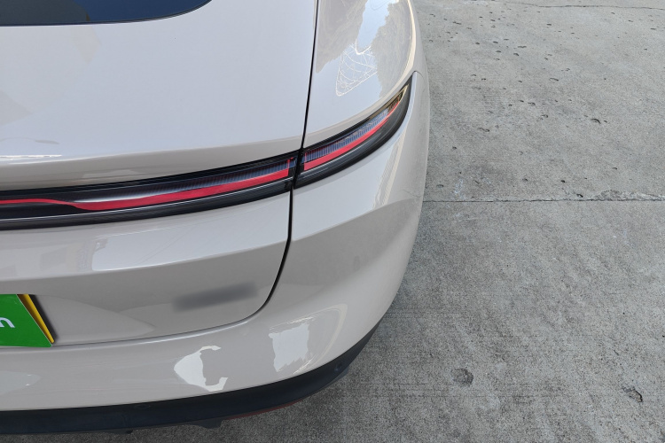 蔚来ET5 2022款 75kWh车身外观9