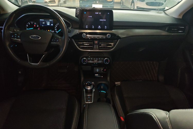 福特 福克斯 2020款 两厢 EcoBoost 180 自动锋潮型中控内饰7002