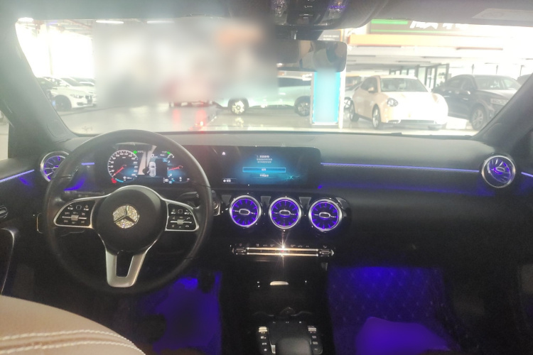 奔驰A级(进口) 2021款 A 200 时尚型中控内饰7002