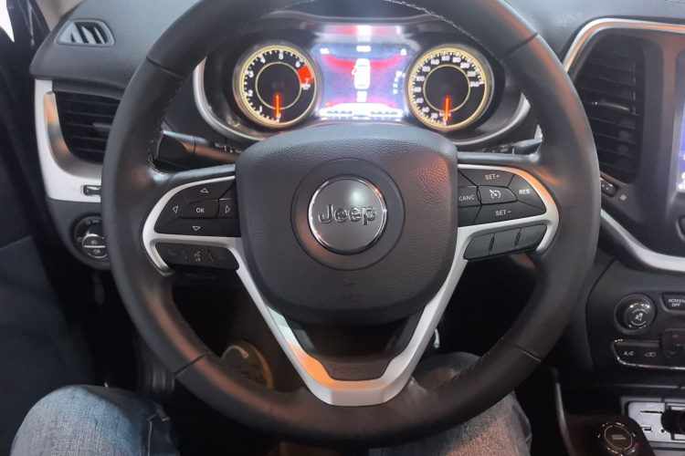 Jeep 自由光 2016款 2.4L 专业智能版中控内饰13