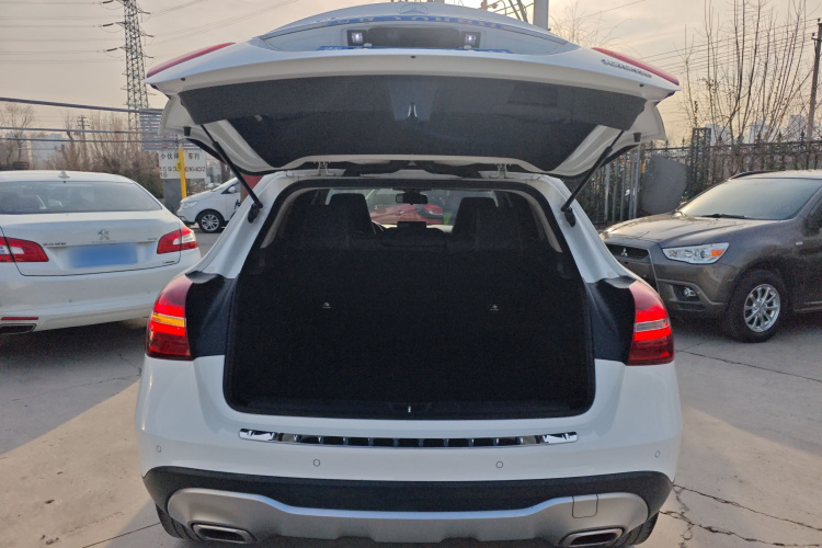 奔驰GLA 2018款 GLA 200 时尚型局部细节23