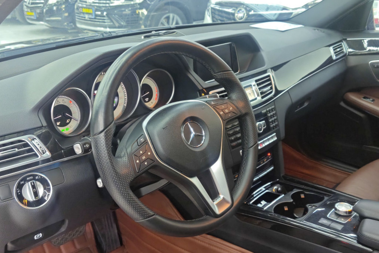 奔驰E级 2014款 改款 E 300 L 运动型局部细节13