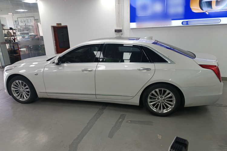 凯迪拉克CT6 2016款 28T 精英型车身外观4